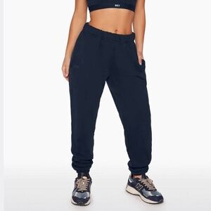 Set Active Sweatpants 31” Sz L Women’s (Black)